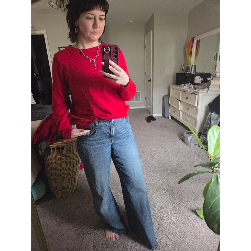 ❤️ Red Ruched Twist Hem Knit Sweater – Super Cute & Flattering